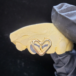 Outline 3D Heart Grillz grillzpage.com